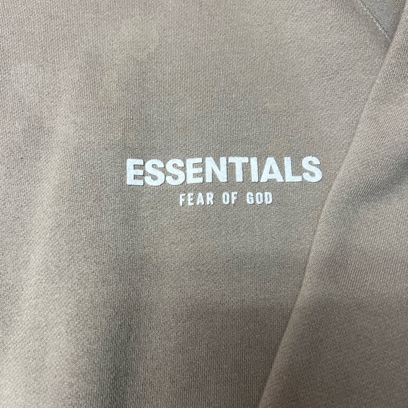 essential fear of good crewneck/hoodie - Picture 4 of 7